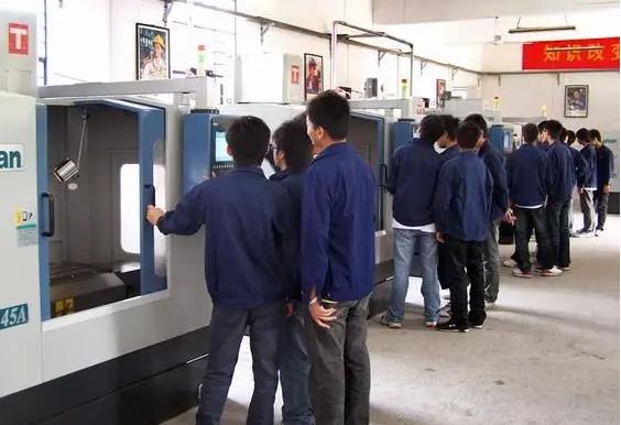 國內(nèi)某機(jī)械培訓(xùn)學(xué)校采購案例